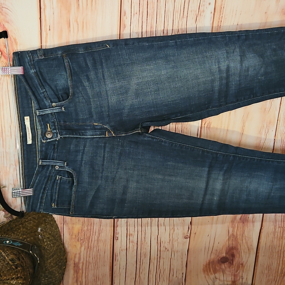 LIKE NEW AUTHENTIC LADIES "LEVIS"  MID RISE SKINNY JEANS! SZ 8